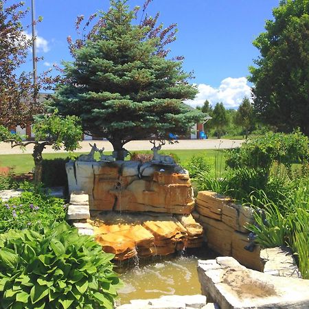 Manitoulin Inn Mindemoya Екстер'єр фото