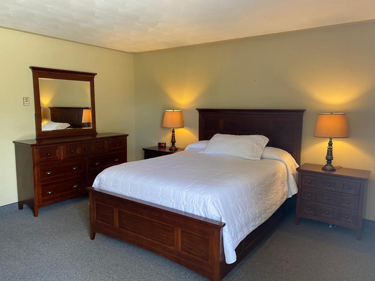 Manitoulin Inn Mindemoya Екстер'єр фото