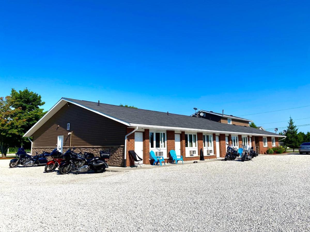 Manitoulin Inn Mindemoya Екстер'єр фото