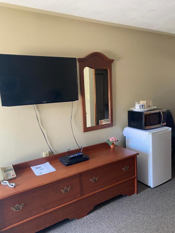 Manitoulin Inn Mindemoya Екстер'єр фото