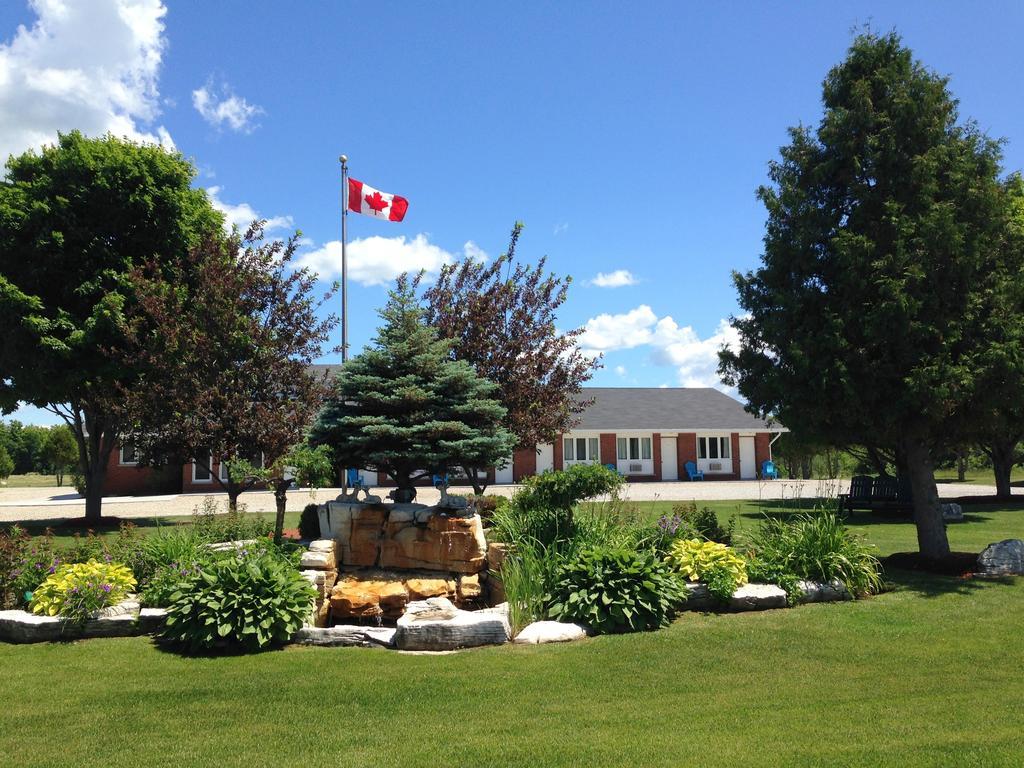 Manitoulin Inn Mindemoya Екстер'єр фото