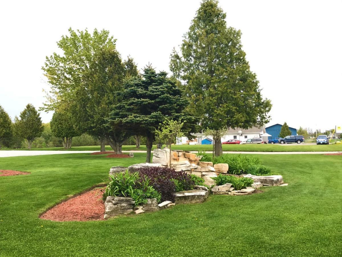 Manitoulin Inn Mindemoya Екстер'єр фото